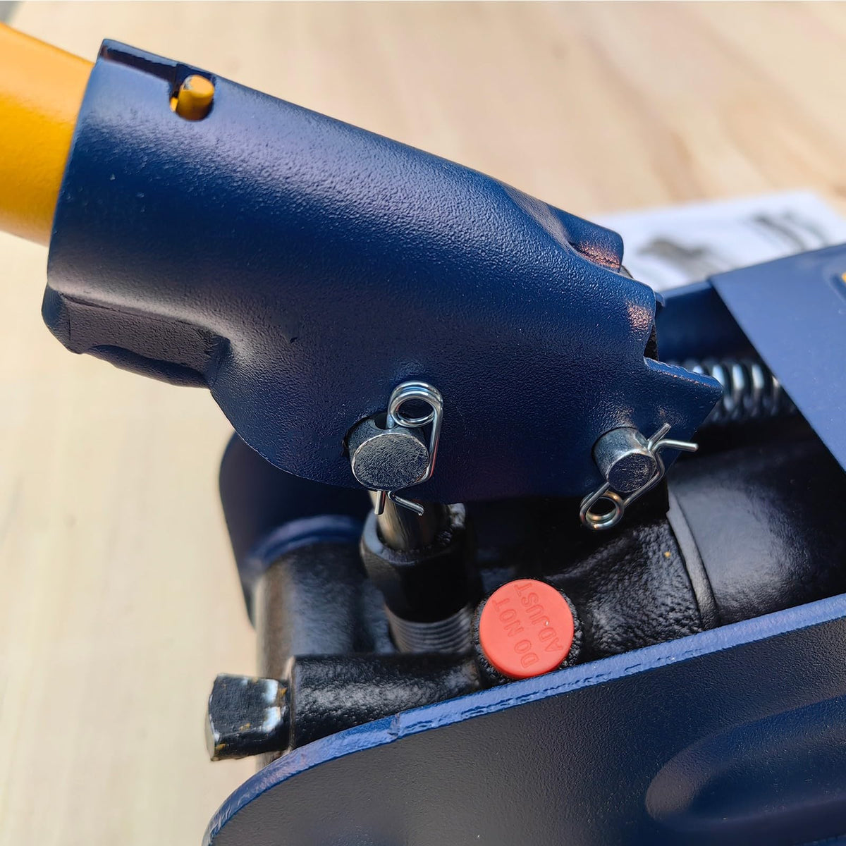 2 Ton Low Profile Hydraulic Floor Jack, 4000 lbs Capacity Steel Trolley Jack, Blue L123923