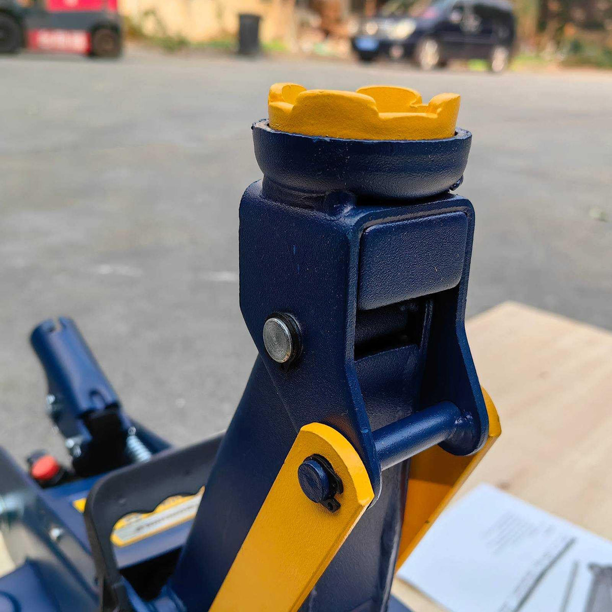 2 Ton Low Profile Hydraulic Floor Jack, 4000 lbs Capacity Steel Trolley Jack, Blue L123923