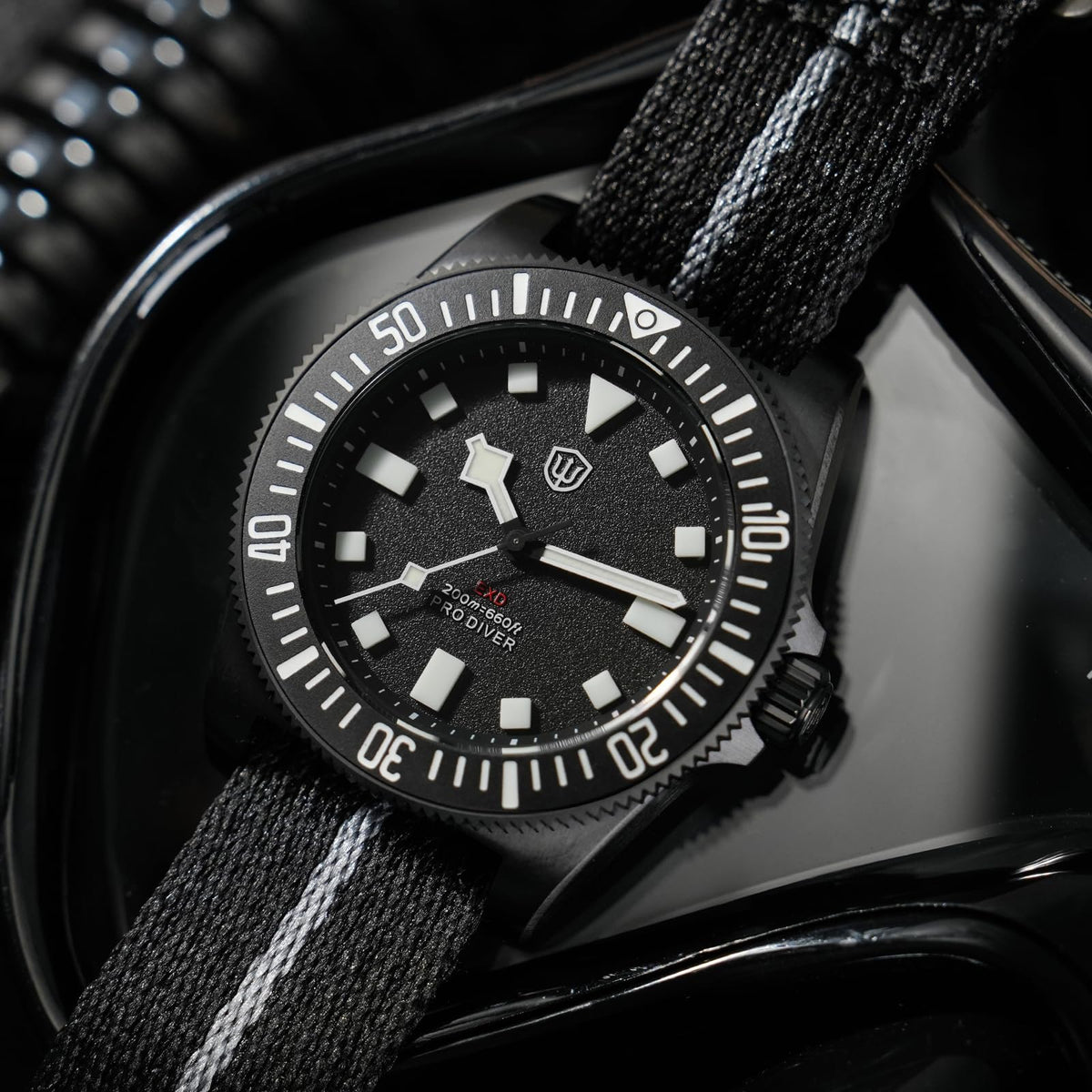 40mm Titanium Dive Watch T601055